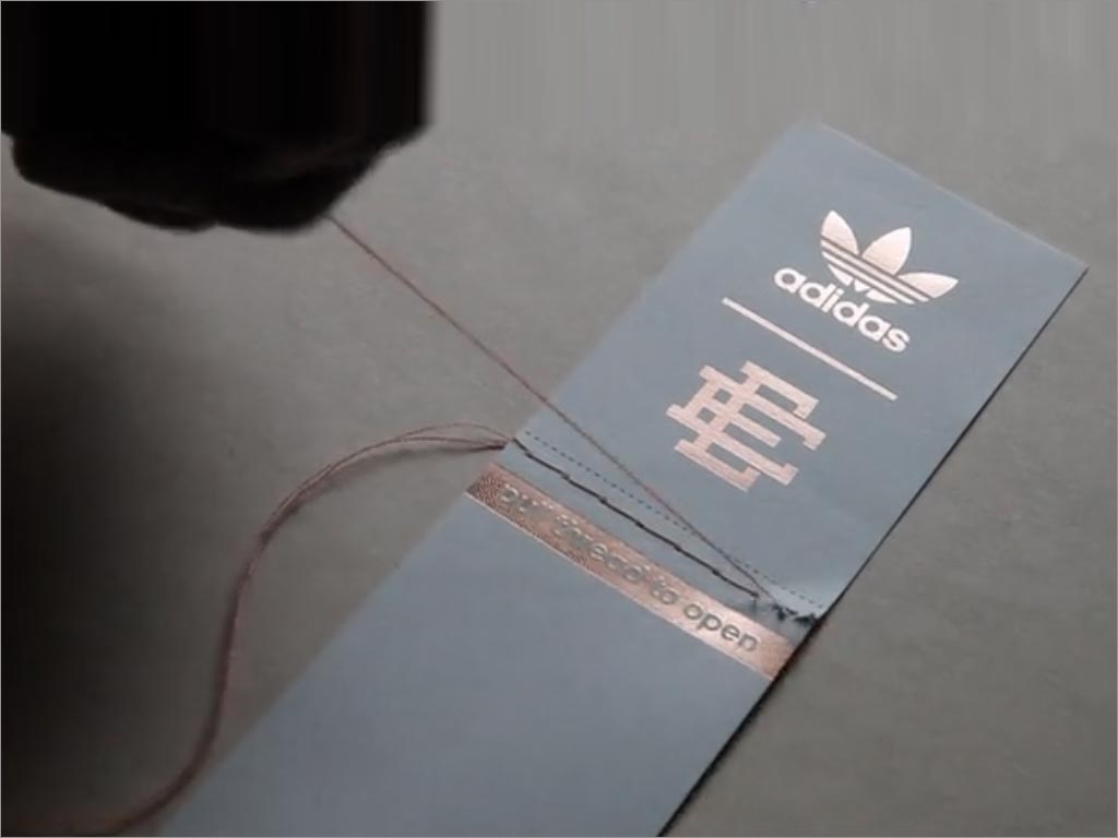 特别版Adidas鞋子包装设计之撕开封套释义图