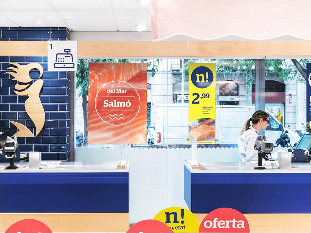 西班牙La Sirena冷冻食品店面环境设计之店内海报设计
