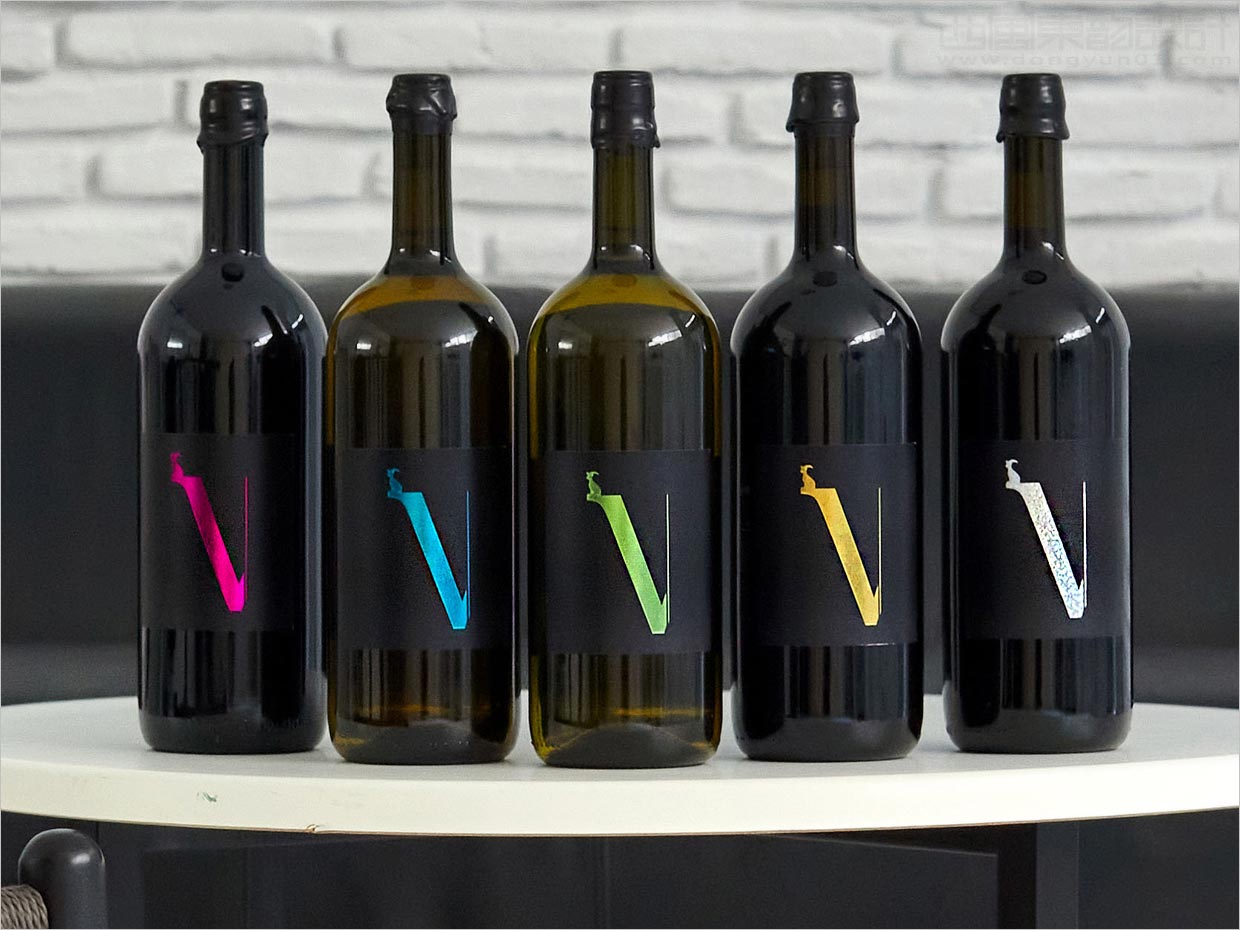 简约优雅的塞浦路斯Vouni Panayia葡萄酒包装设计